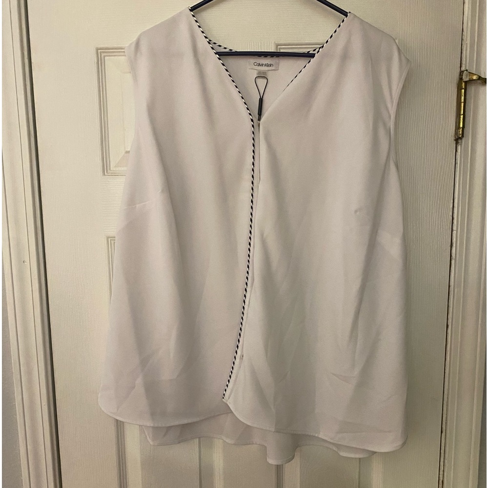 •NWT•Calvin Klein Blouse